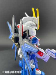 SDEXStrike Freedom Gundamの完成写真。右横