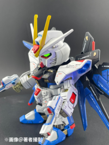 SDEXStrike Freedom Gundamの完成写真。左横